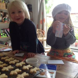 Gingerbread men were made popular by the Queen of England who gave gingerbread portraits to her guests.